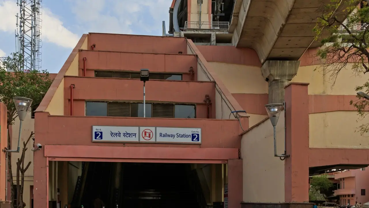 Railway Station Metro Station