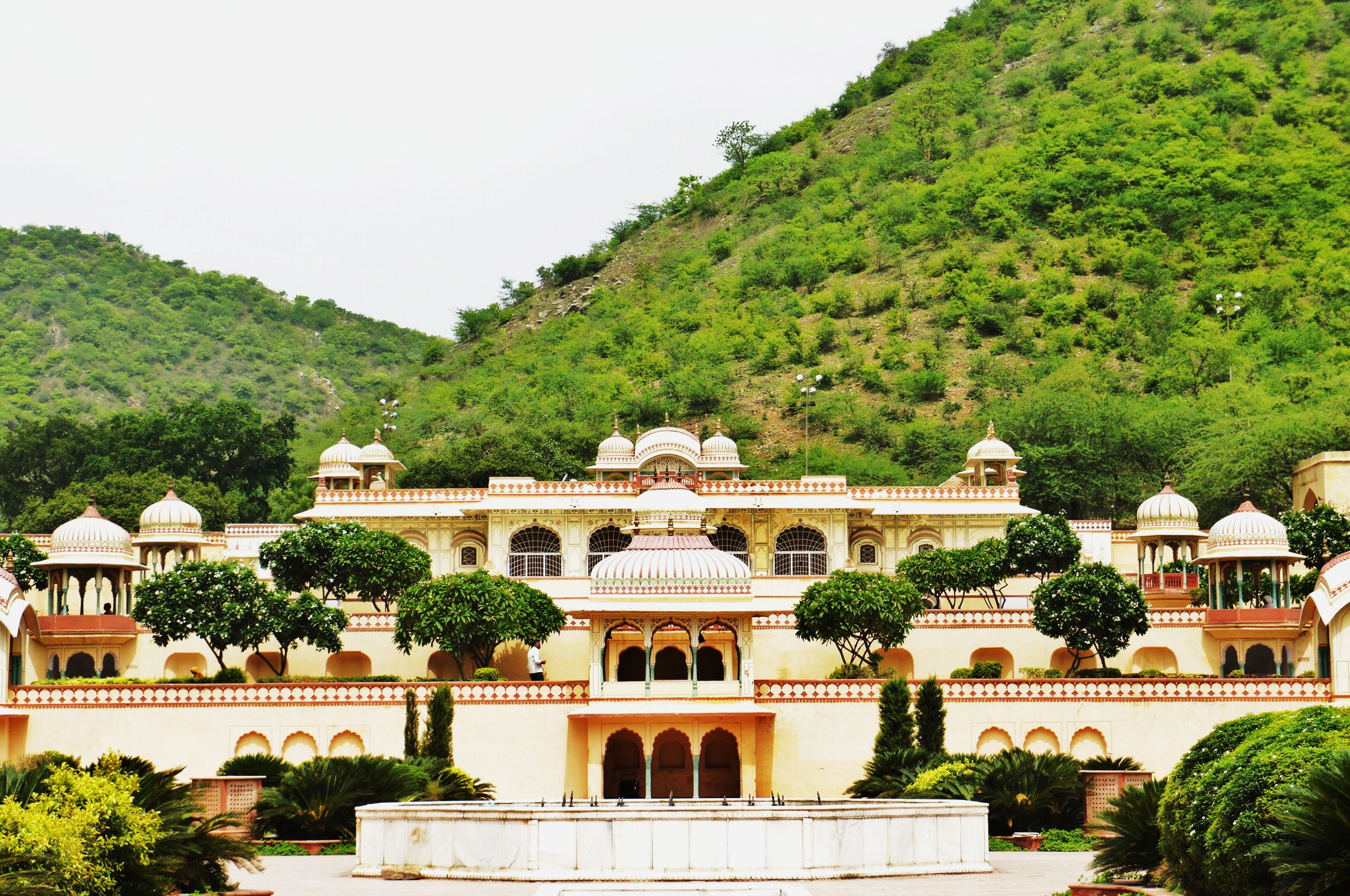 Sisodia Rani Garden - Jaipur Tourist Attraction